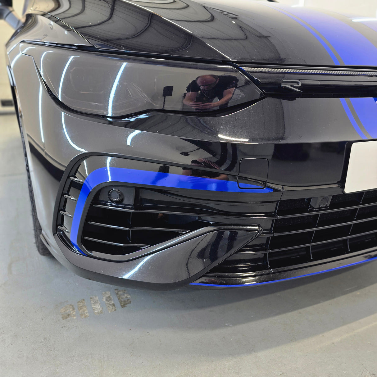 Golf R mk8 (Pre facelift) Front Outer Quarter Decals