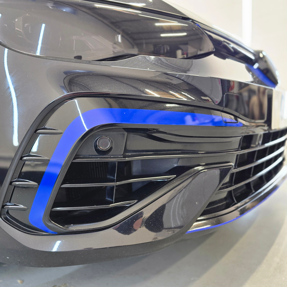 Golf R mk8 (Pre facelift) Front Outer Quarter Decals