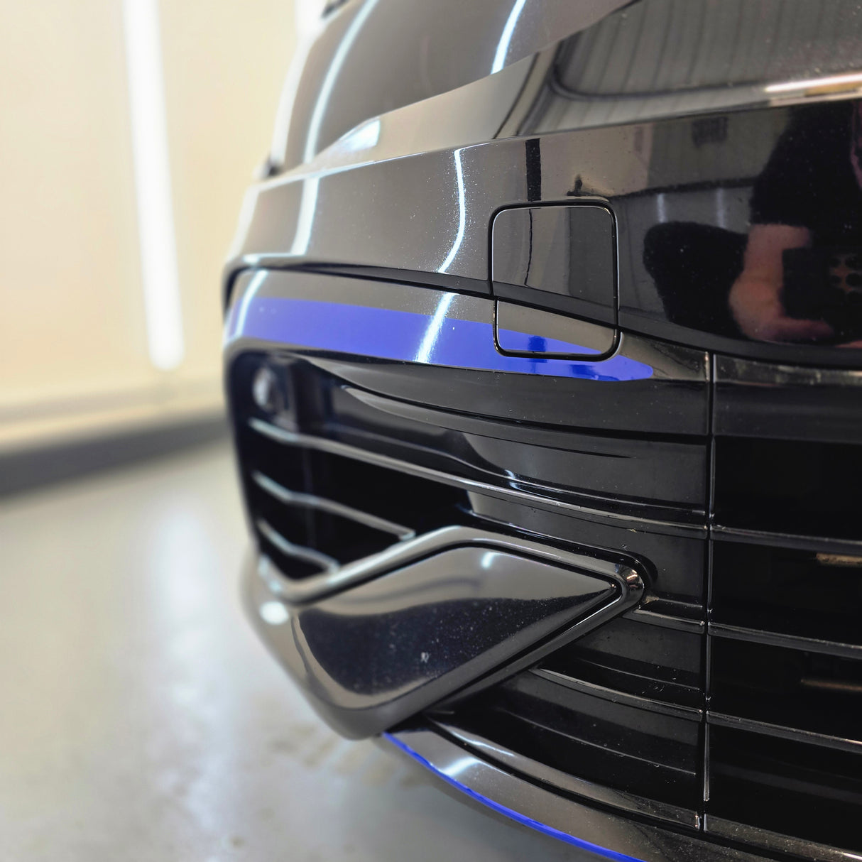 Golf R mk8 (Pre facelift) Front Outer Quarter Decals