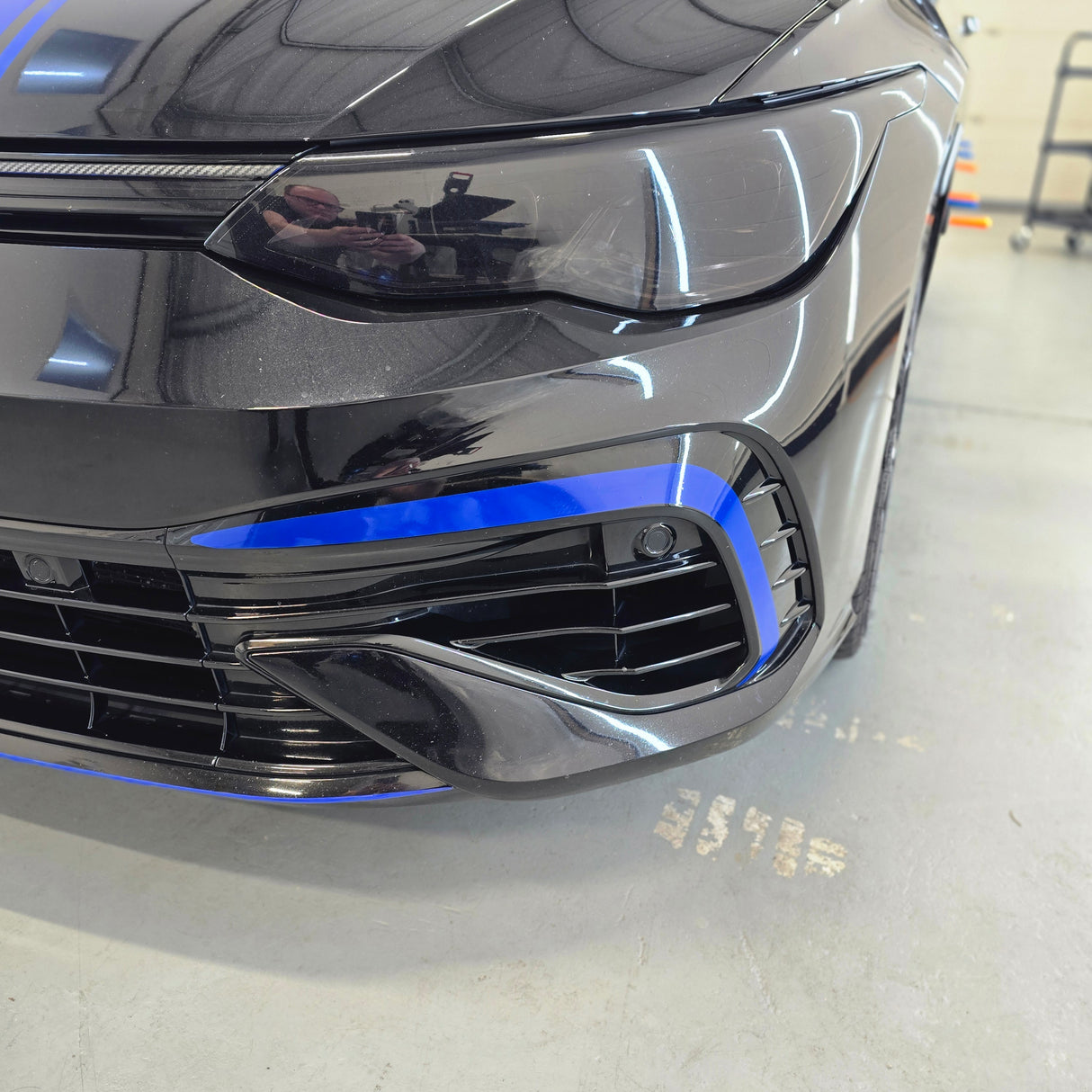 Golf R mk8 (Pre facelift) Front Outer Quarter Decals